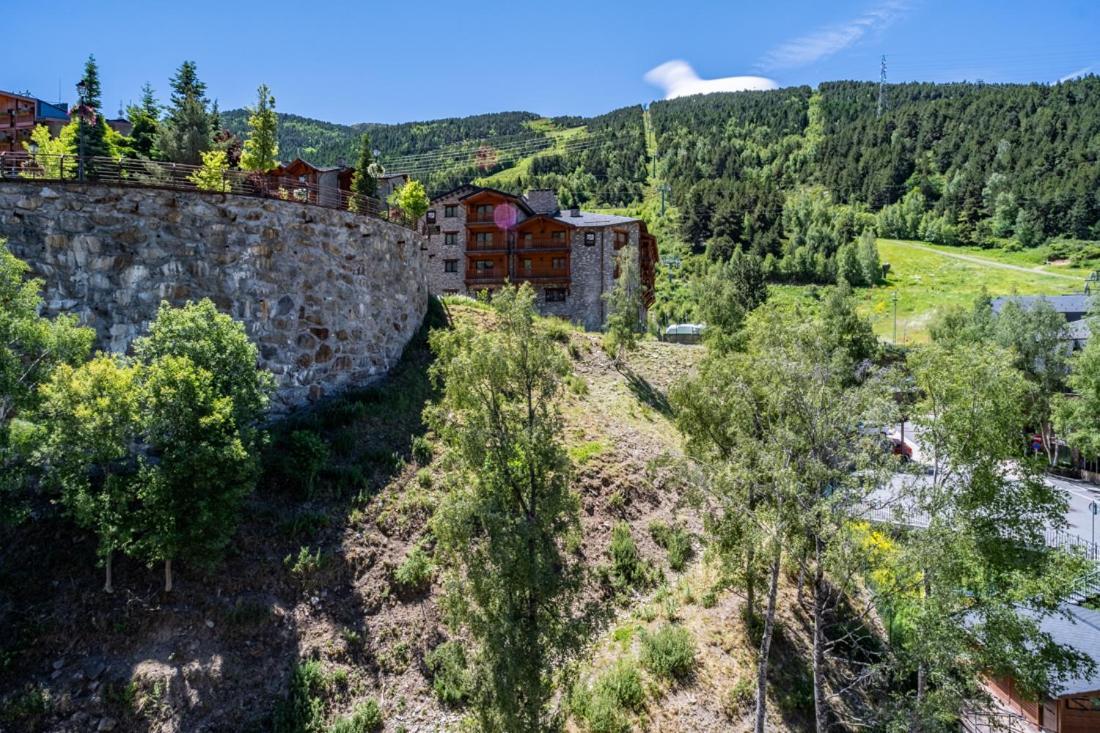 Isard Penthouse & Butas